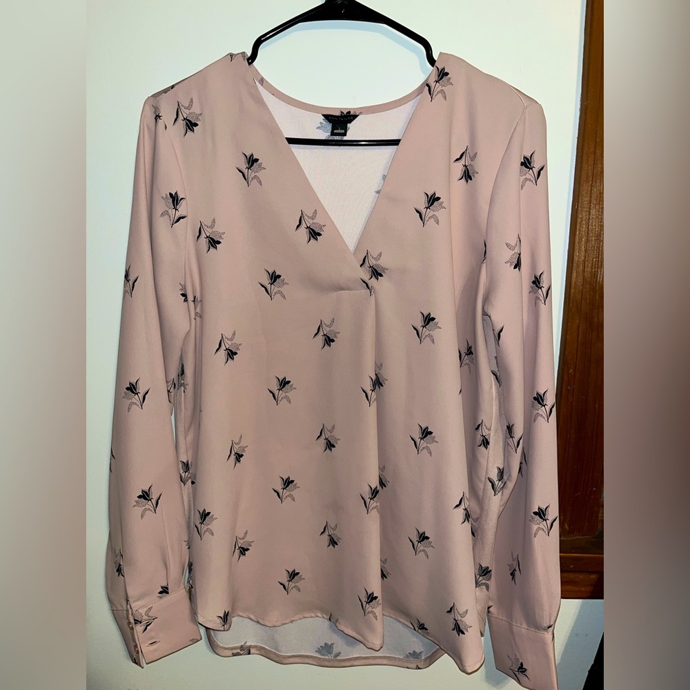 Ann Taylor blouse only worn twice. It’s a size small but also fits medium - Picture 1 of 2